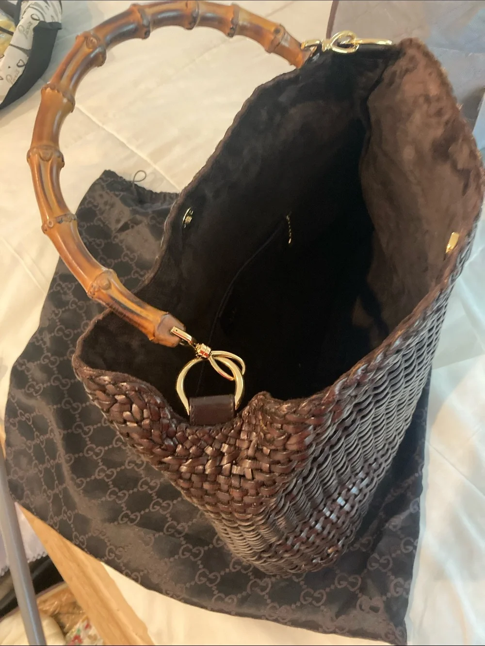 Brown leather/Suede interiorHandbag Interior with Zip Pocket. Dust bag included.